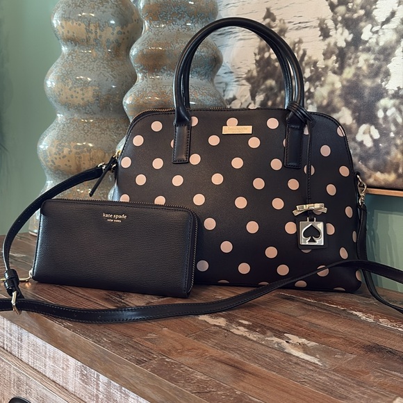 kate spade Handbags - Rare!! Kate Spade 2pc Rachelle Wellesley polka dot bag new condition and wallet!